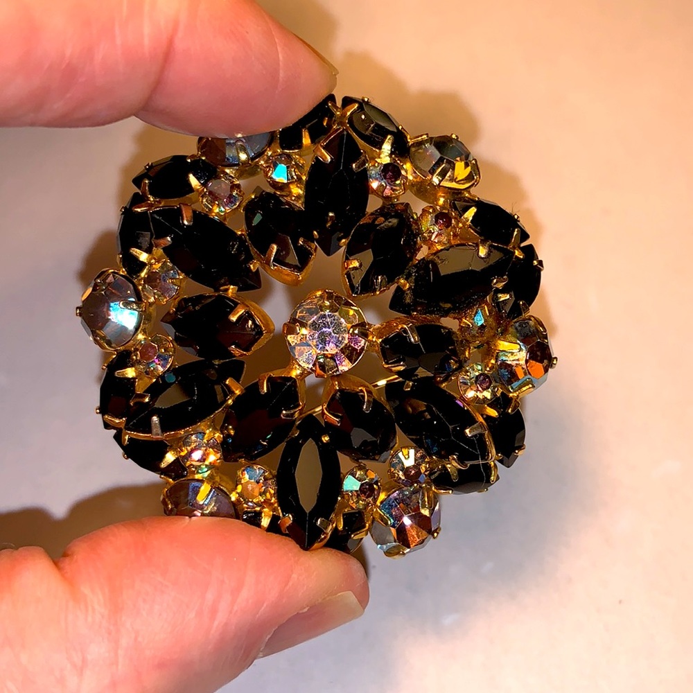 Vintage Black onyx and rhinestone brooch 2 inches diameter